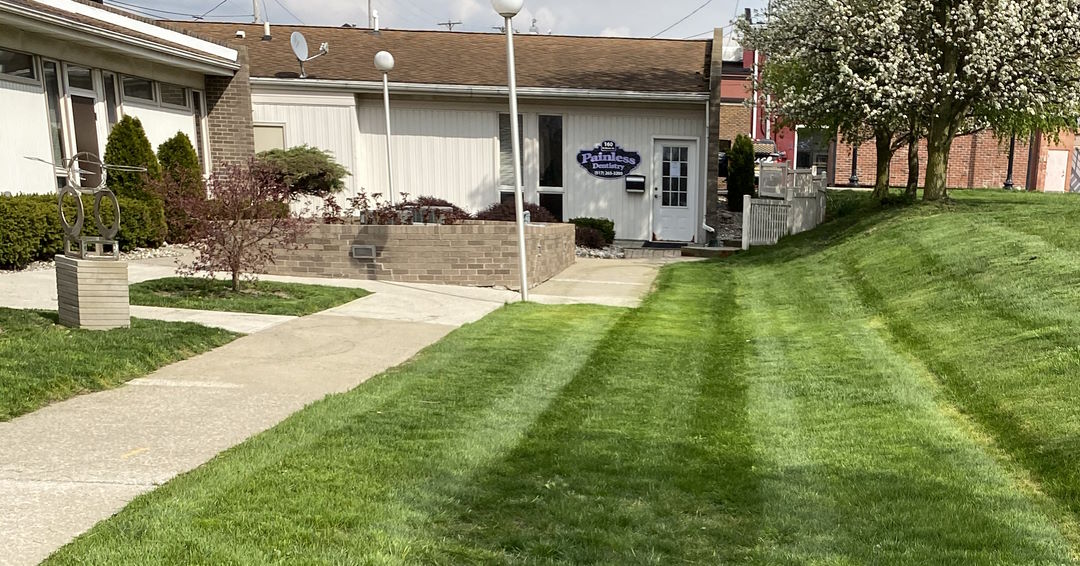 commercial-lawn-care-grass-mowing-dentist-office